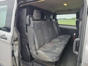 Rzędy siedzeń i ścianka działowa — Ford TRANSIT CUSTOM dubbel cabine EURO6 z 2017 roku