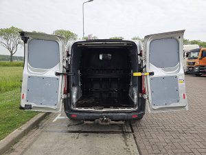 Przestrzeń ładunkowa — Ford TRANSIT CUSTOM dubbel cabine EURO6 z 2017 roku