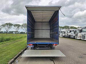 Przestrzeń ładunkowa — Fuso CANTER 7C18 MANUAL AIRCO LIFT z 2020 roku