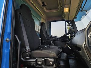 Wnętrze kabiny — Iveco 140E28 EUROCARGO ATP z 2018 roku