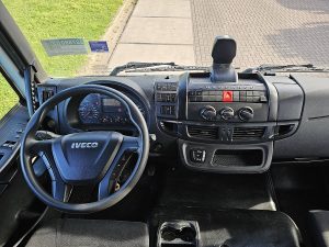 Deska rozdzielcza i stanowisko kierowcy — Iveco 160E28 EUROCARGO z 2023 roku
