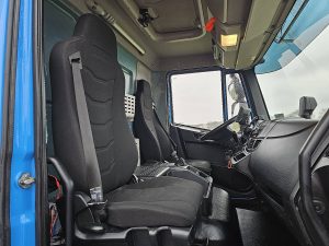 Wnętrze kabiny — Iveco 75E18 EUROCARGO THERMOKING LIFT A/C z 2018 roku