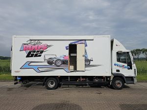 Drzwi boczne przestrzeni ładunkowej — Iveco 80E17 EUROCARGO NL TRUCK MANUAL z 2004 roku