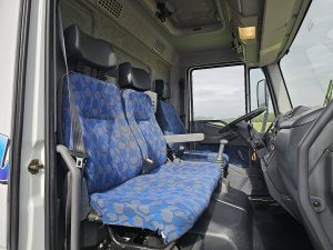 Wnętrze kabiny — Iveco 80E17 EUROCARGO NL TRUCK MANUAL z 2004 roku