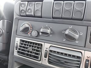 Wyposażenie specjalne wnętrza — Iveco 80E17 EUROCARGO NL TRUCK MANUAL z 2004 roku