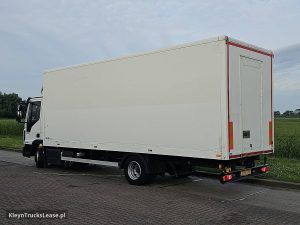 Strona kierowcy z tyłu — Iveco 80E18 EUROCARGO 80-190L EUROCARGO z 2022 roku