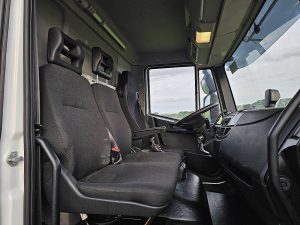 Wnętrze kabiny — Iveco 80E18 EUROCARGO 80-190L EUROCARGO z 2022 roku