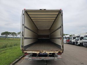Przestrzeń ładunkowa — Iveco AD190S42 STRALIS z 2018 roku