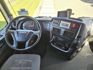 Deska rozdzielcza i stanowisko kierowcy — Iveco AS260S42 STRALIS 6X2 INTARDER ALCOA'S z 2018 roku