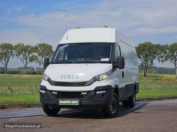 Iveco DAILY 35 C 18 3.0 L2H2 z 2018 roku, blaszak z zagranicy — przód pojazdu