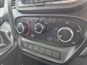 Wyposażenie specjalne wnętrza — Iveco DAILY 35C14 Kipper Kist AC Euro6 z 2021 roku