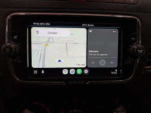 Ekran z Apple CarPlay — Iveco DAILY 35C14 Kipper Kist AC Euro6 z 2021 roku