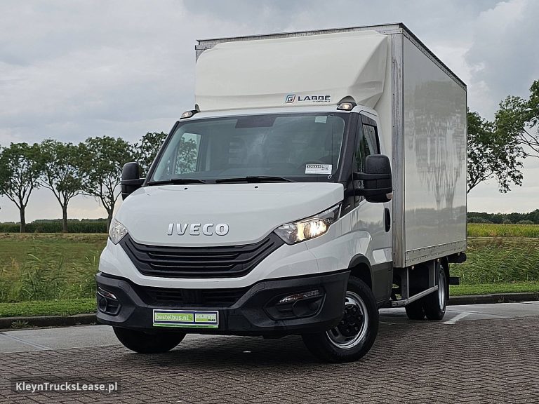 Iveco DAILY 35C16 3.0Ltr Laadklep AC! z 2024 roku, kontener z zagranicy — przód pojazdu