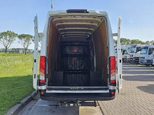 Przestrzeń ładunkowa — Iveco DAILY 35C18 ac automaat EURO6 z 2021 roku