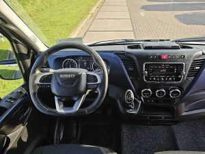 Deska rozdzielcza i stanowisko kierowcy — Iveco DAILY 35C18 ac automaat EURO6 z 2021 roku