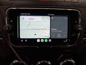 Ekran z Apple CarPlay — Iveco DAILY 35C18 ac automaat EURO6 z 2022 roku