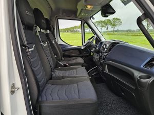 Wnętrze kabiny — Iveco DAILY 35C18 ac automaat EURO6 z 2022 roku