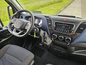 Deska rozdzielcza i stanowisko kierowcy — Iveco DAILY 35C18 ac automaat EURO6 z 2022 roku