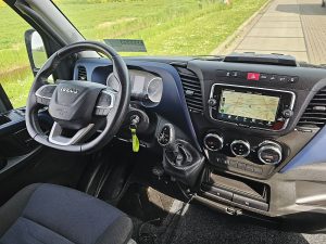 Deska rozdzielcza i stanowisko kierowcy — Iveco DAILY 35C18 ac automaat EURO6 z 2022 roku