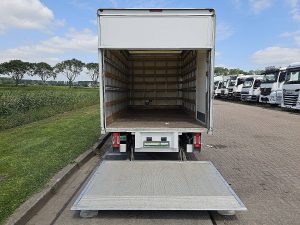 Przestrzeń ładunkowa — Iveco DAILY 35S14       Bakwagen Laadklep! z 2021 roku
