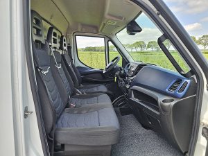 Wnętrze kabiny — Iveco DAILY 35S14       Bakwagen Laadklep! z 2021 roku