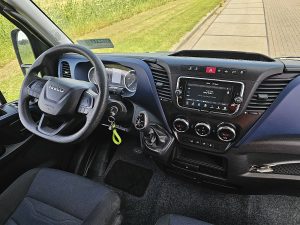Deska rozdzielcza i stanowisko kierowcy — Iveco DAILY 35S14       Bakwagen Laadklep! z 2021 roku
