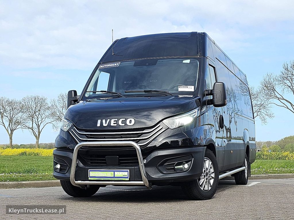 Iveco DAILY 35S18 ac automaat EURO6 z 2022 roku, blaszak z zagranicy — przód pojazdu