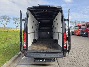 Przestrzeń ładunkowa — Iveco DAILY 35S18 ac automaat EURO6 z 2022 roku