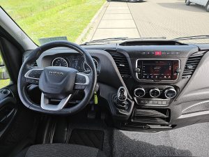 Deska rozdzielcza i stanowisko kierowcy — Iveco DAILY 35S18 ac automaat EURO6 z 2022 roku