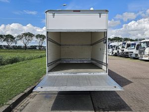 Przestrzeń ładunkowa — Iveco DAILY 35S18 Bakwagen Laadklep! z 2021 roku