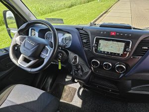 Deska rozdzielcza i stanowisko kierowcy — Iveco DAILY 35S18 Bakwagen Laadklep! z 2021 roku