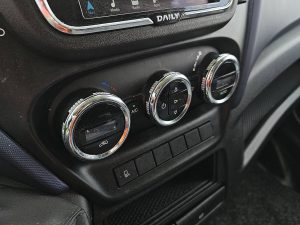Wyposażenie specjalne wnętrza — Iveco DAILY 35S18 Bakwagen Laadklep! z 2021 roku