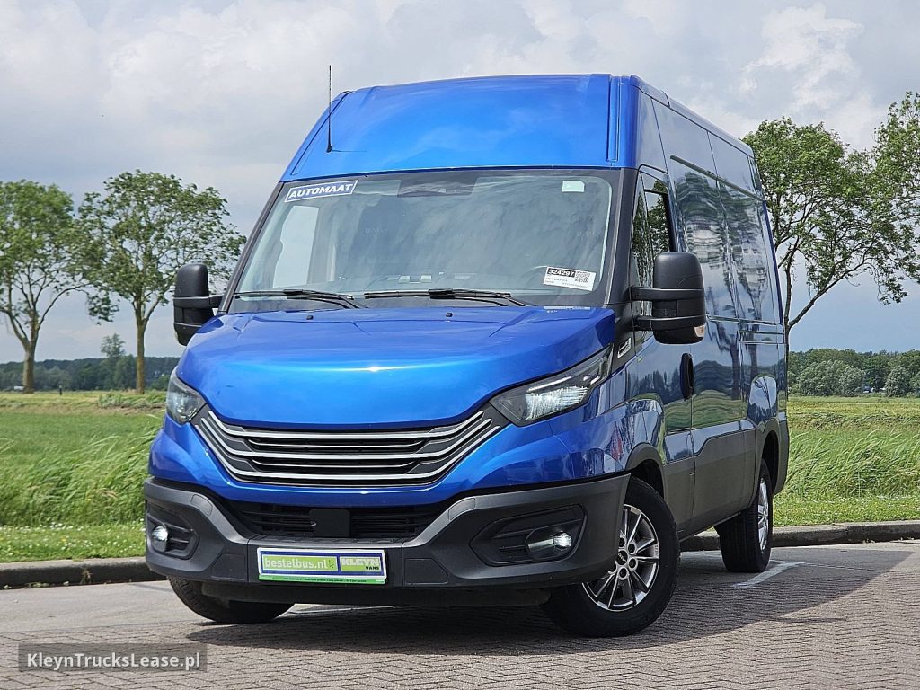 Iveco DAILY 35S18 L2H2 3.0Ltr Automaat z 2022 roku, blaszak z zagranicy — przód pojazdu