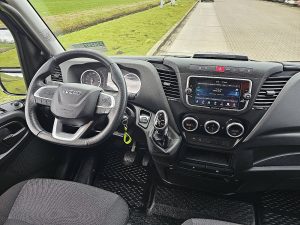 Deska rozdzielcza i stanowisko kierowcy — Iveco DAILY 35S18 L2H2 3.0Ltr Automaat z 2022 roku