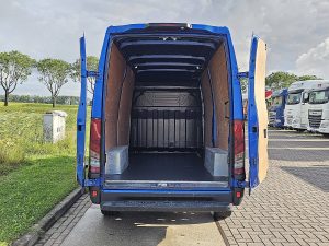 Przestrzeń ładunkowa — Iveco DAILY 35S18 L2H2 3.0Ltr Automaat z 2022 roku