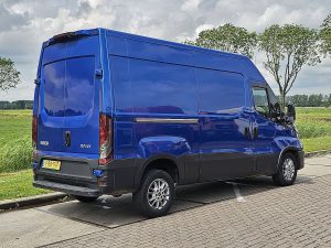 Strona pasażera z tyłu — Iveco DAILY 35S18 L2H2 3.0Ltr Automaat z 2022 roku