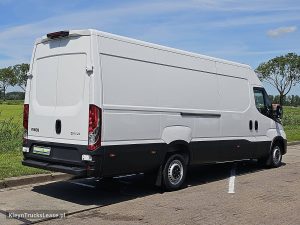 Strona pasażera z tyłu — Iveco DAILY 35S18 L4H2 3.0 Aut. 176pk z 2023 roku