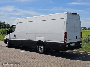 Strona kierowcy z tyłu — Iveco DAILY 35S18 L4H2 3.0 Aut. 176pk z 2023 roku