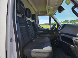 Wnętrze kabiny — Iveco DAILY 35S18 L4H2 3.0 Aut. 176pk z 2023 roku