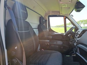 Wnętrze kabiny — Iveco DAILY 40C18 3.0ltr ac aut EURO6 z 2024 roku