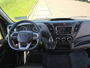 Deska rozdzielcza i stanowisko kierowcy — Iveco DAILY 40C18 3.0ltr ac aut EURO6 z 2024 roku