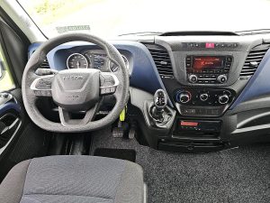 Deska rozdzielcza i stanowisko kierowcy — Iveco DAILY 50C18 Bakwagen N1 3.0Ltr z 2021 roku