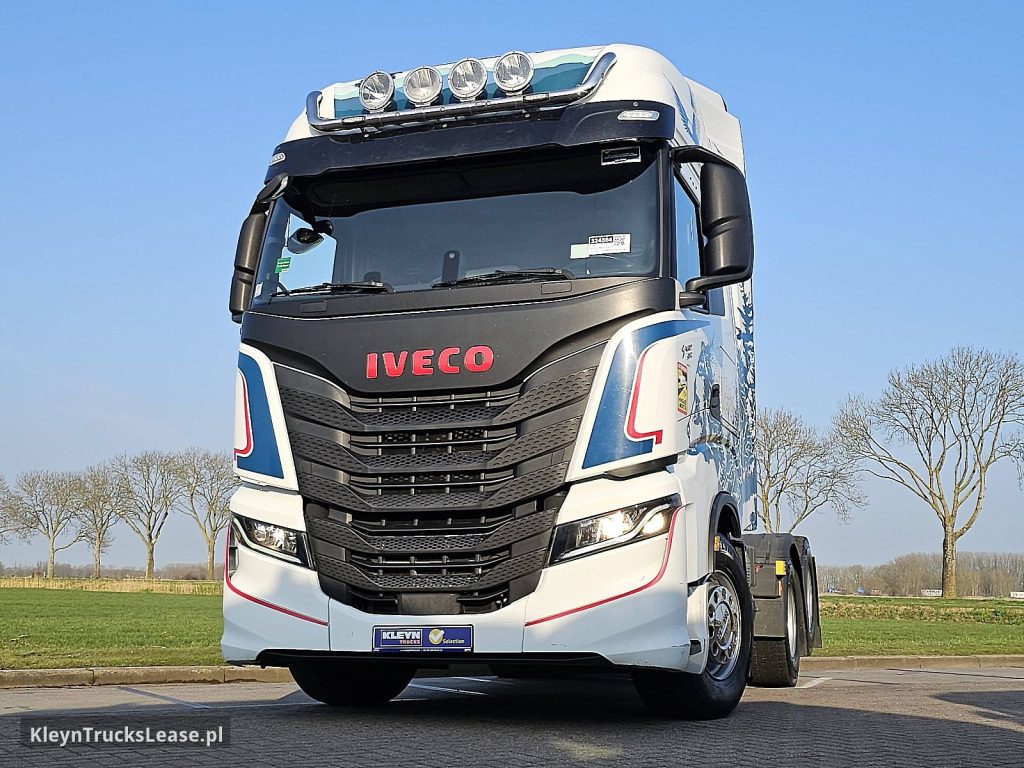 Iveco S-WAY AS260S57 570 6X2 INTARDER z 2021 roku, ciągnik siodłowy z zagranicy — przód pojazdu