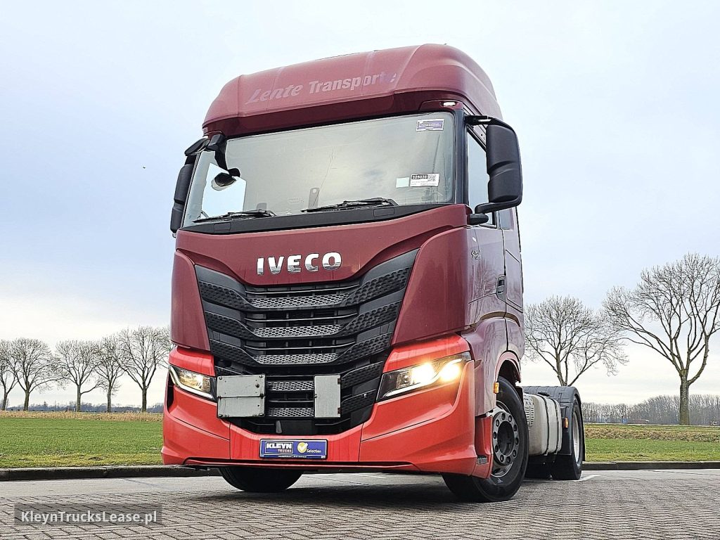 Iveco S-WAY AS440S48 z 2020 roku, ciągnik siodłowy z zagranicy — przód pojazdu