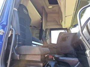 Wnętrze kabiny — Iveco S-WAY AS440S48 ALCOA PTO+HYDR. z 2020 roku