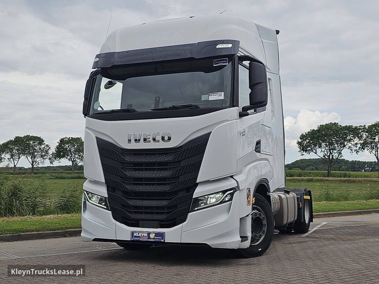 Iveco S-WAY AS440S49 z 2022 roku, ciągnik siodłowy z zagranicy — przód pojazdu