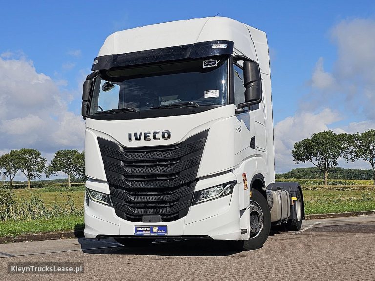 Iveco S-WAY AS440S49 z 2022 roku, ciągnik siodłowy z zagranicy — przód pojazdu