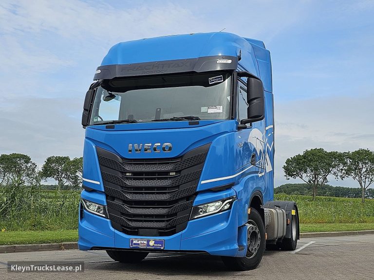 Iveco S-WAY AS440S49 z 2022 roku, ciągnik siodłowy z zagranicy — przód pojazdu