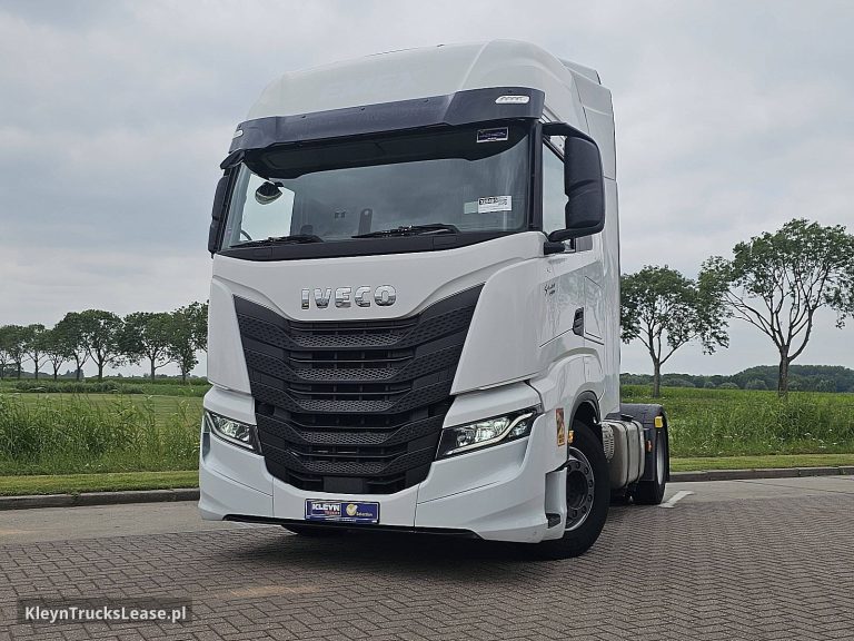 Iveco S-WAY AS440S49 z 2022 roku, ciągnik siodłowy z zagranicy — przód pojazdu