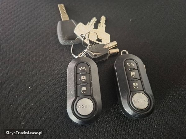 Iveco S-WAY AS440S51 z 2022 roku, ciągnik siodłowy z zagranicy